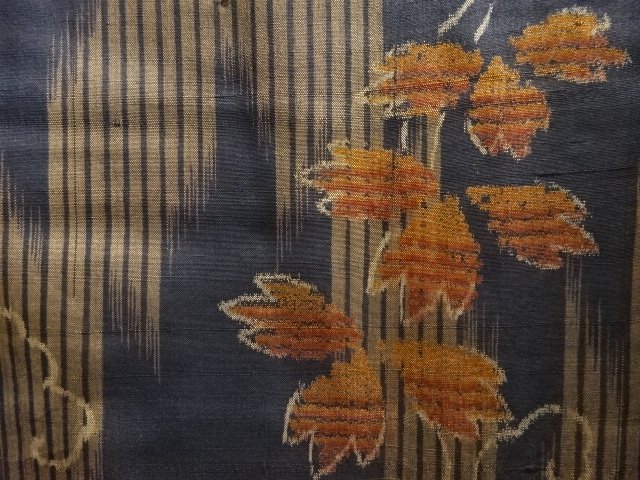 アンティーク　蔦の葉模様織出し銘仙着物